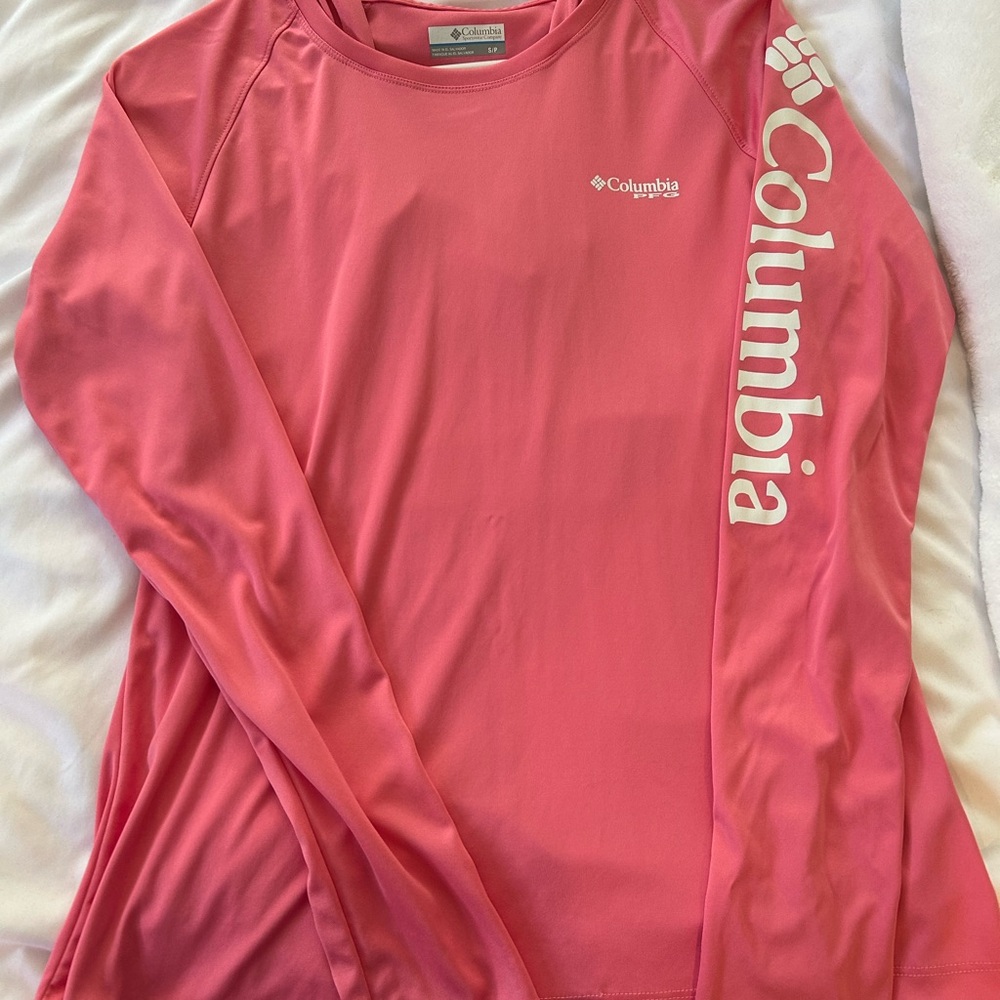 Columbia Pink Long Sleeve Tee with Crew Neck and Relaxed Fit